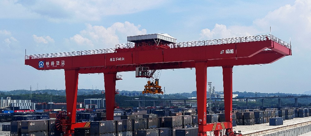 港口自动化轨道式集装箱门式起重机